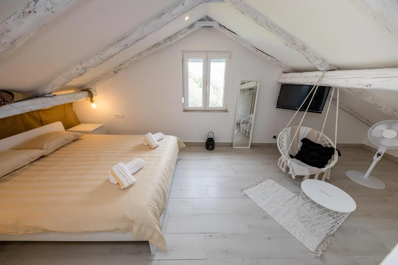 Docks Holiday - Island Rab, Croatia Supetarska Draga