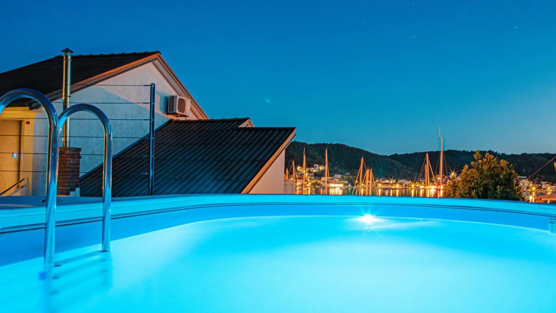 Docks Holiday - Island Rab, Croatia Supetarska Draga